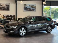 VW Passat Variant - Ansicht 1